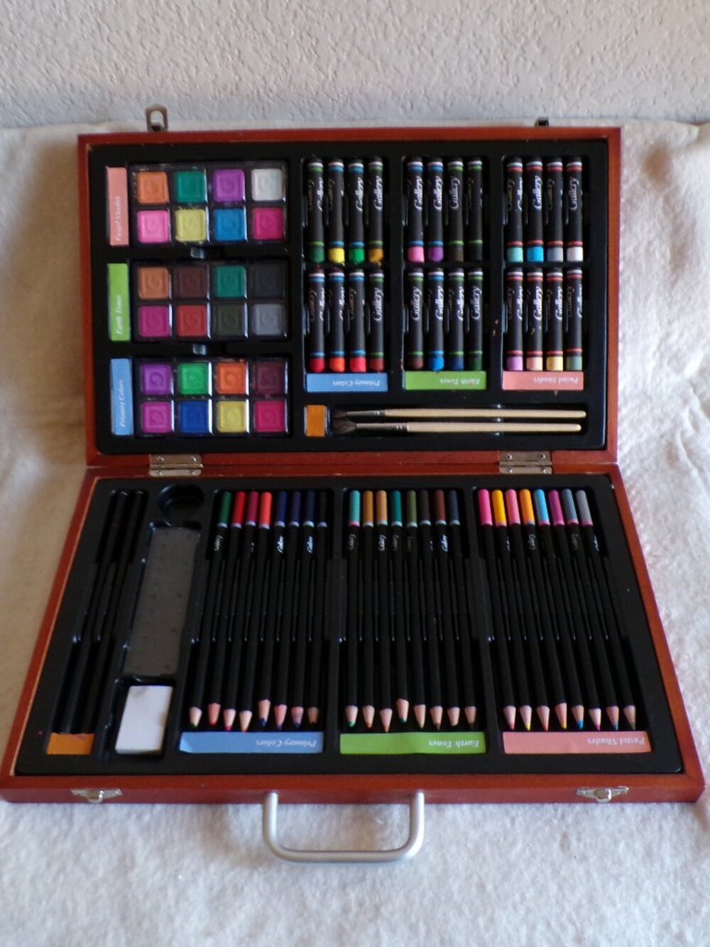 GALLERY  Assorted Art Supplies & Wooden Carrying Case